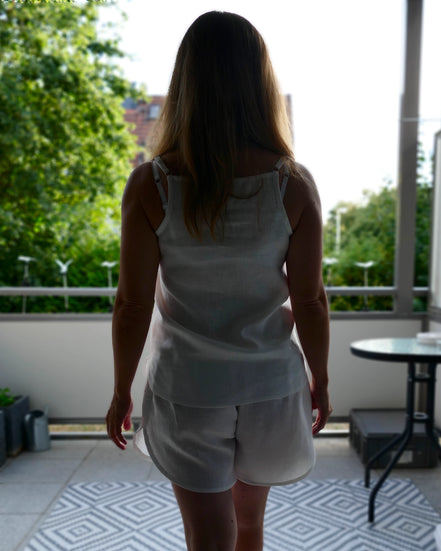 Damen Pyjama kurz für den Sommer 100 % Leinen elegant und gemütlich Kokosknöpfe Kaktusleder von hinten