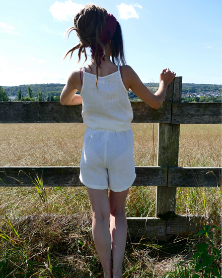 Damen Sommer Outfit 100 % Leinen , Top und Shorts, Kokosknöpfe, handgemacht