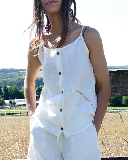 Damen Sommer Outfit 100 % Leinen , Top und Shorts, Kokosknöpfe, handgemacht