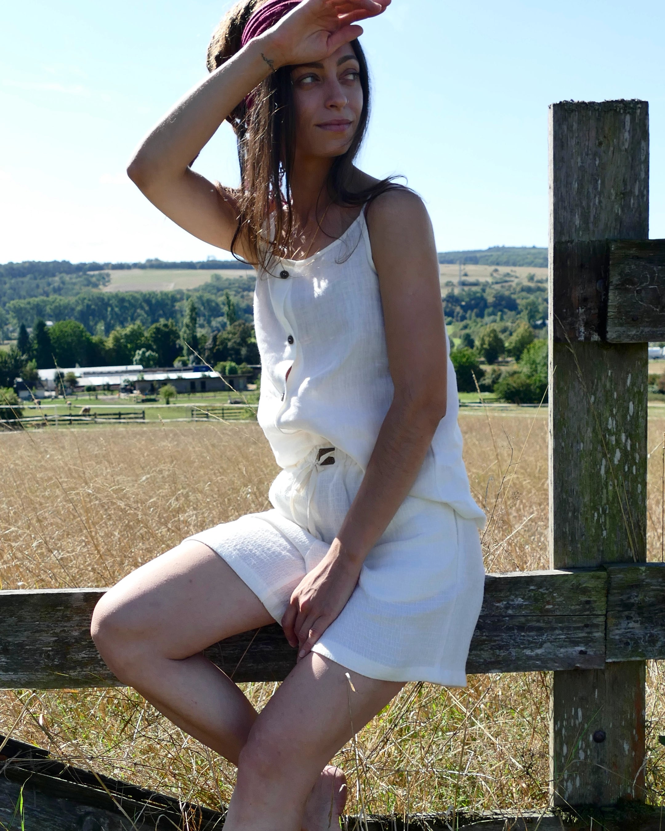 Damen Sommer Outfit 100 % Leinen , Top und Shorts, Kokosknöpfe, handgemacht
