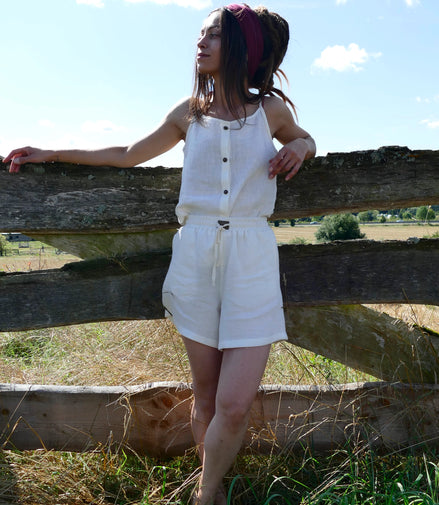 Damen Sommer Outfit 100 % Leinen , Top und Shorts, Kokosknöpfe, handgemacht