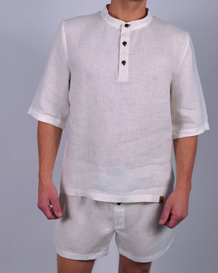 Handgemachter Herren Pyjama kurz aus Leinen weiß Poloshirt mit Stehkragen