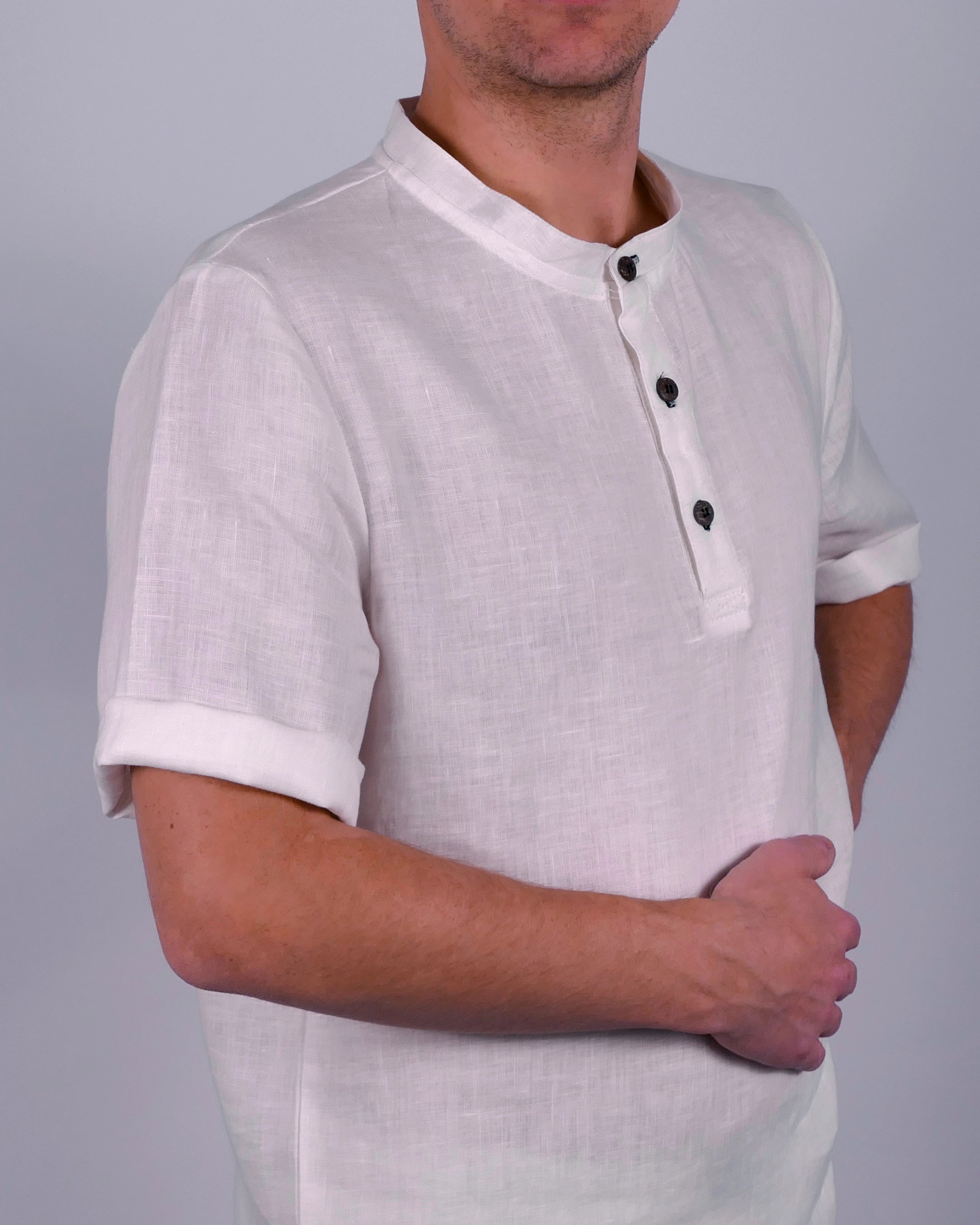 Handgemachtes Herren Poloshirt Pyjamateil kurz aus Leinen weiß Poloshirt mit Stehkragen und Kokosknöpfen