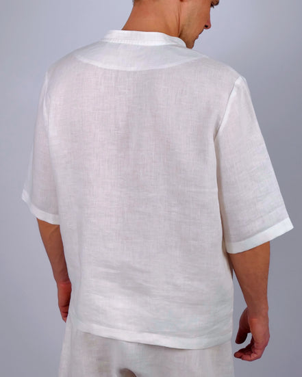Handgemachtes Herren Poloshirt Pyjamateil kurz aus Leinen weiß Poloshirt mit Stehkragen und Kokosknöpfen