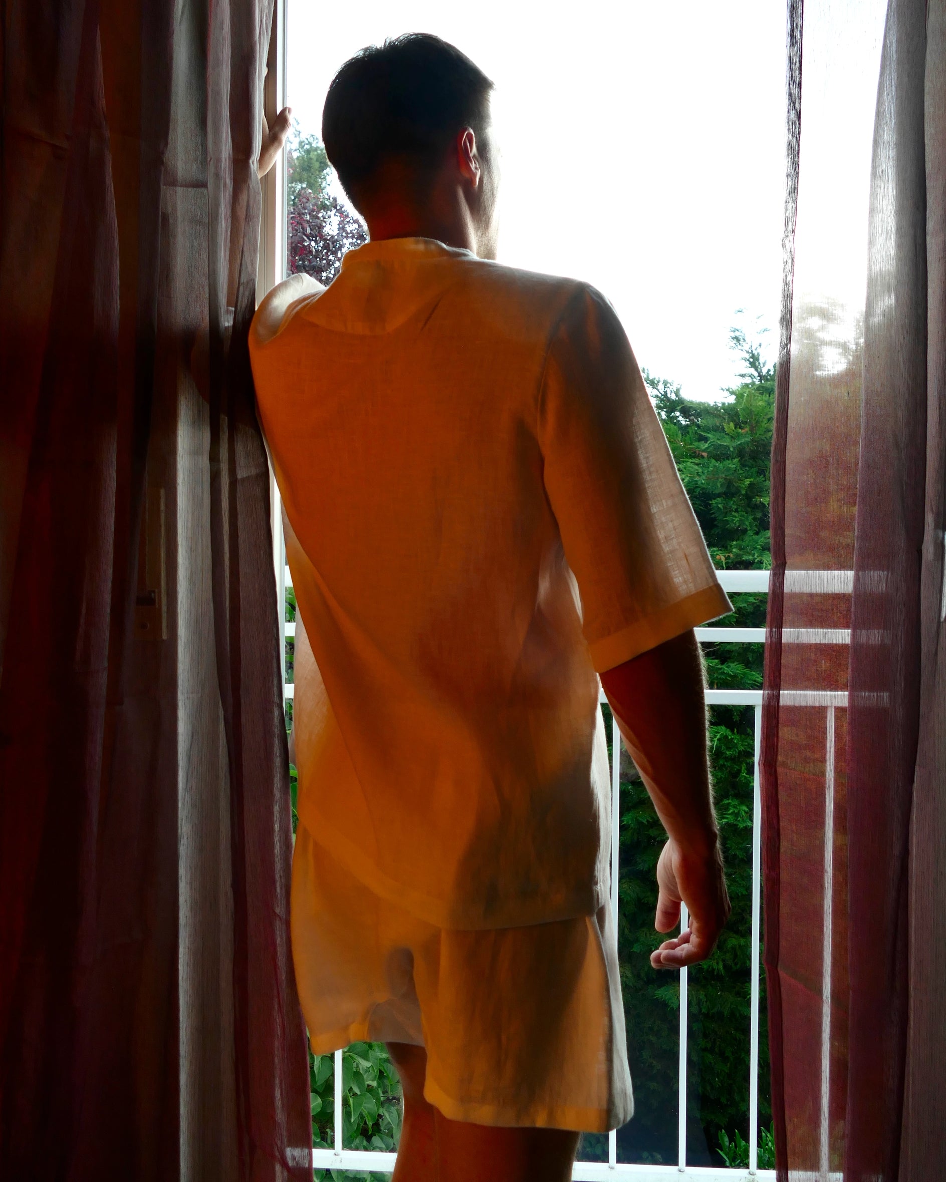 Handgemachter Herren Pyjama kurz aus Leinen weiß Stimmungsbild