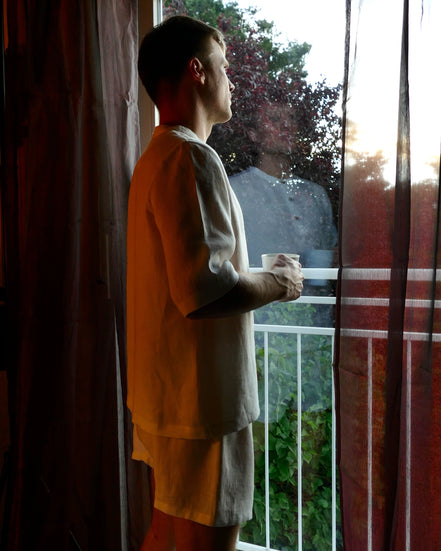 Handgemachter Herren Pyjama kurz aus Leinen weiß Stimmungsbild
