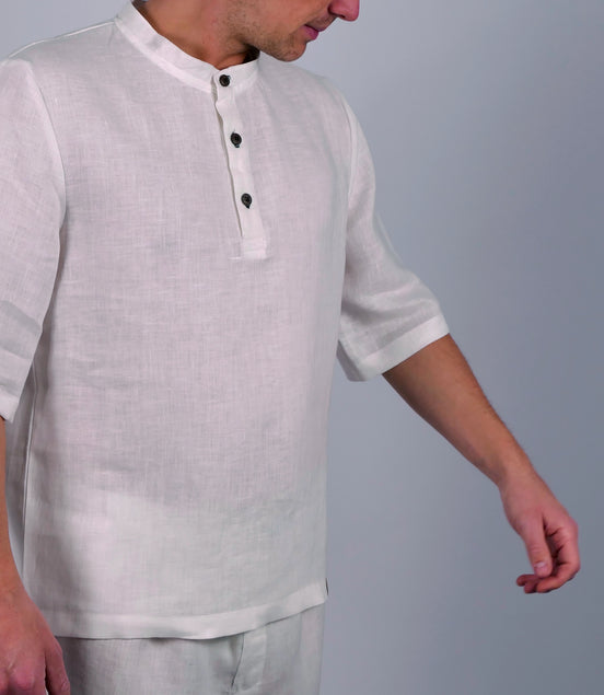 Handgemachter Herren Pyjama kurz aus Leinen weiß Poloshirt mit Stehkragen