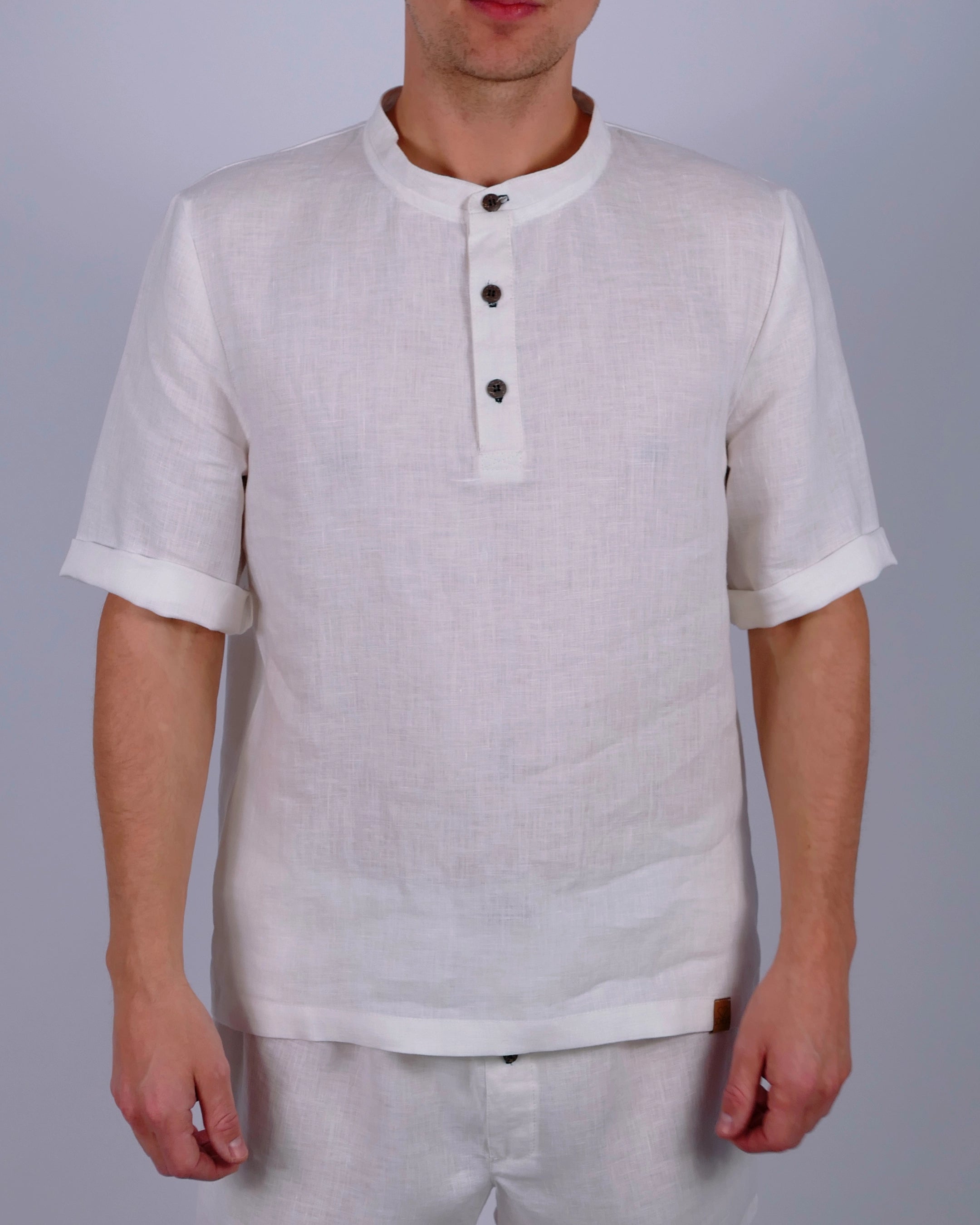 Handgemachtes Herren Poloshirt Pyjamateil kurz aus Leinen weiß Poloshirt mit Stehkragen und Kokosknöpfen