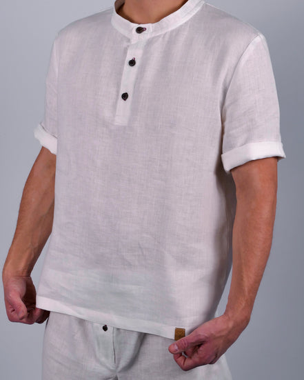 Handgemachter Herren Pyjama kurz aus Leinen weiß Poloshirt mit Stehkragen