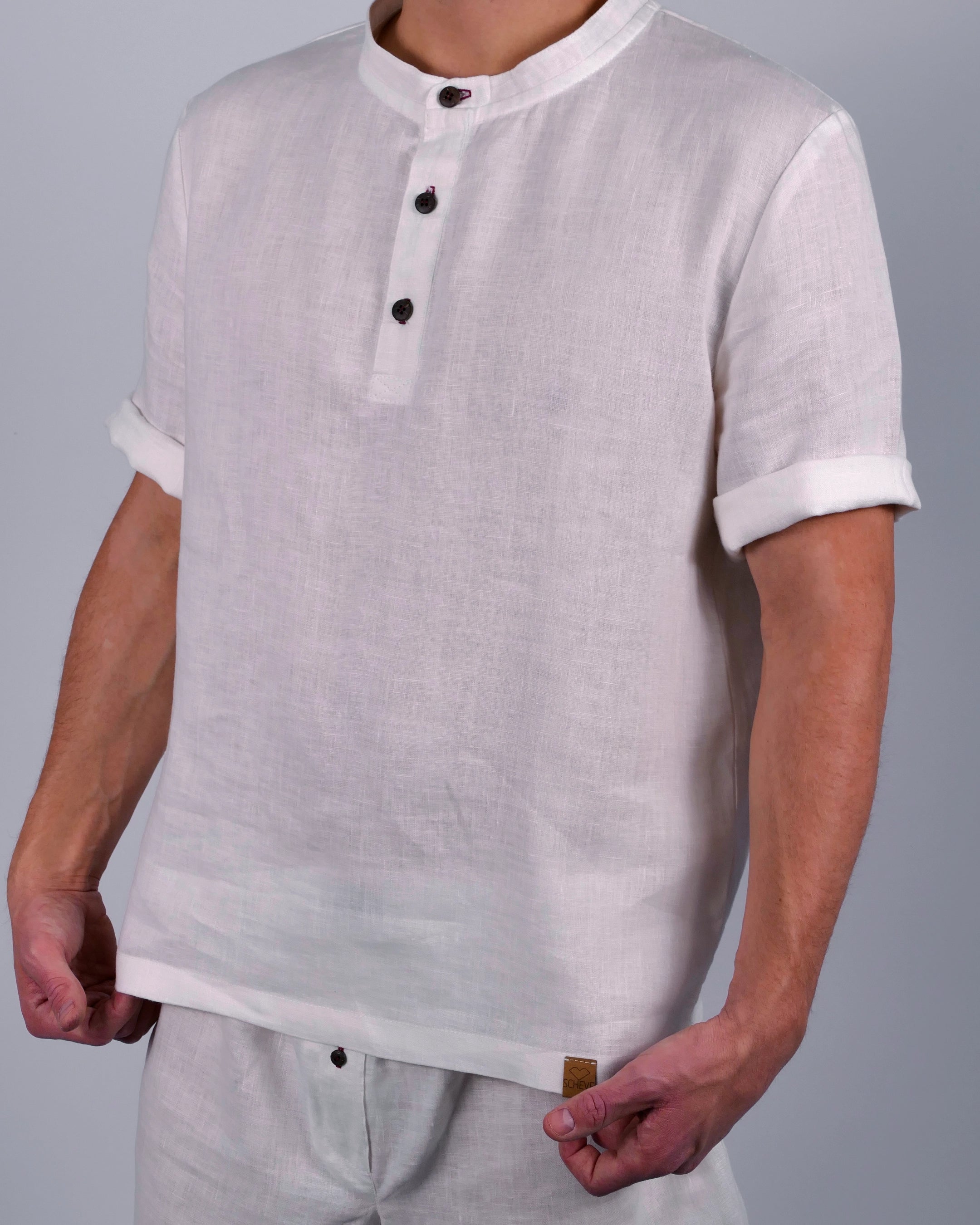 Handgemachter Herren Pyjama kurz aus Leinen weiß Poloshirt mit Stehkragen